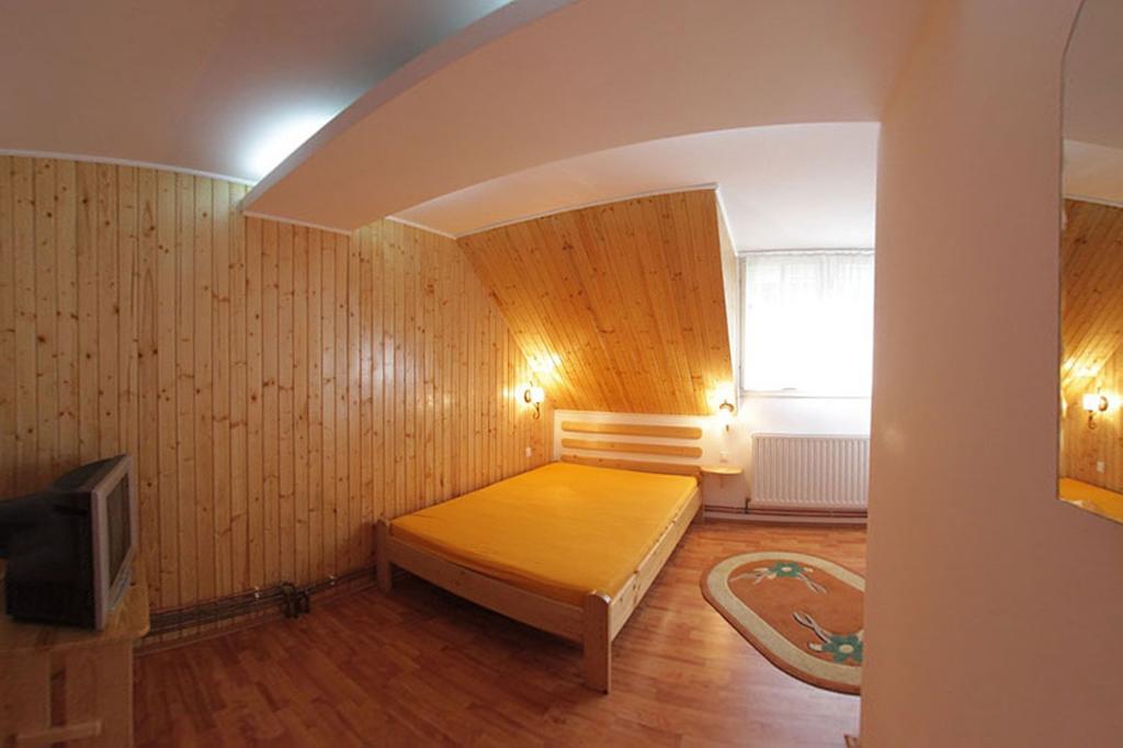 Pensiunea Flori De Camp Vatra Dornei Bilik gambar