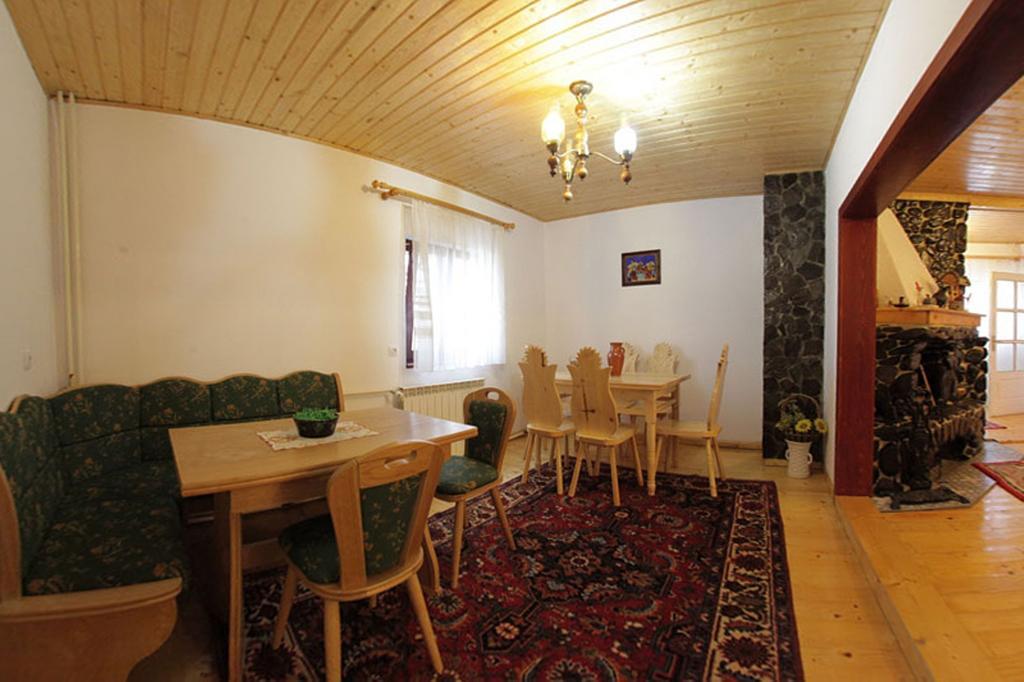 Pensiunea Flori De Camp Vatra Dornei Bilik gambar