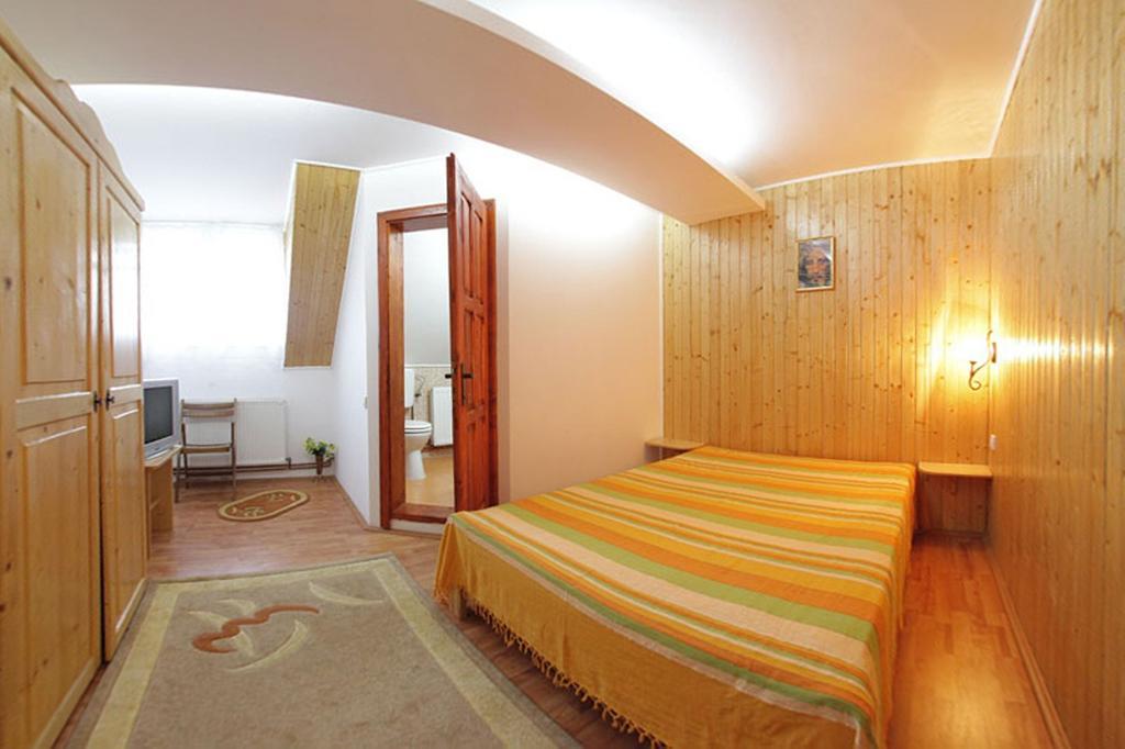 Pensiunea Flori De Camp Vatra Dornei Bilik gambar