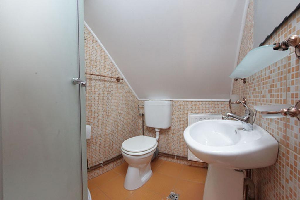 Pensiunea Flori De Camp Vatra Dornei Bilik gambar