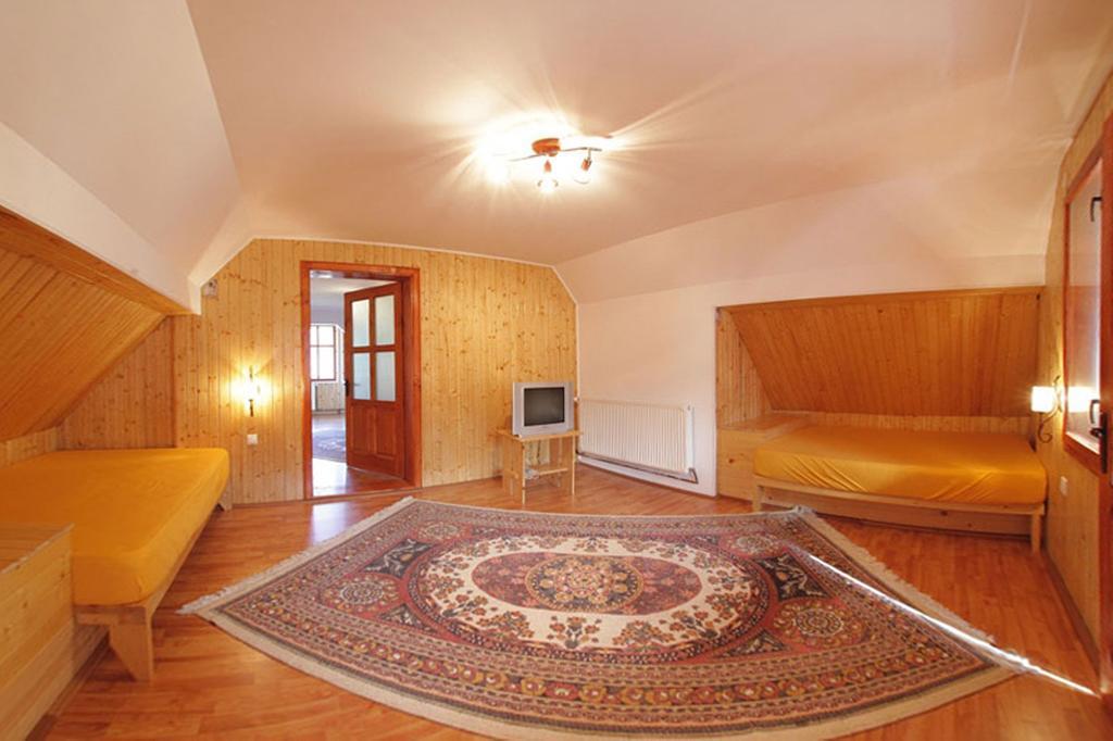 Pensiunea Flori De Camp Vatra Dornei Bilik gambar